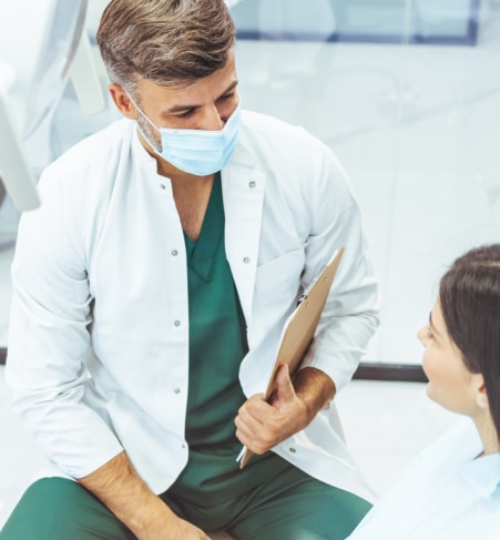 Stomatolog i njegov pacijent.  