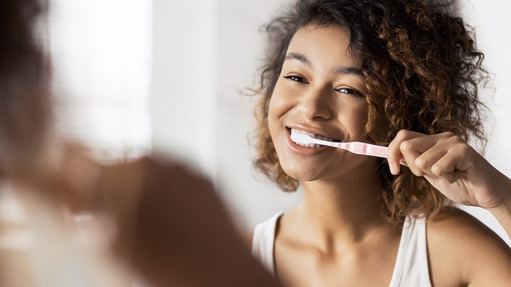 Perite zube najmanje dva puta dnevno ili po uputstvu stomatologa ili zubnog higijeničara.